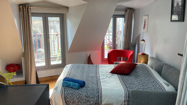 Au-dessus des toits de Paris, climatisation, balcon, vue superbe