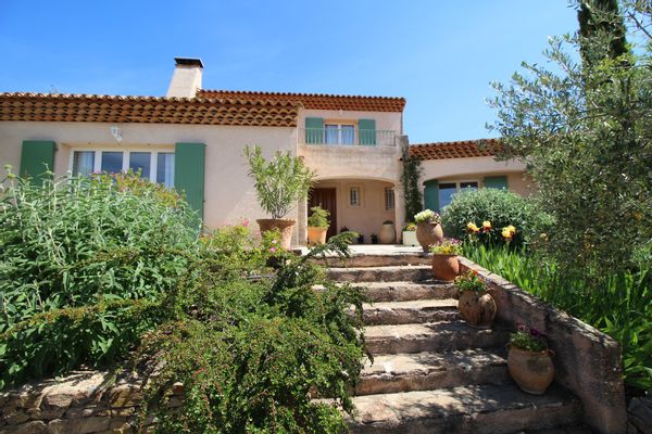 Looking for a night with GP in LA on 25th of July. House with a view among olivers in the South of France close to Verdon
