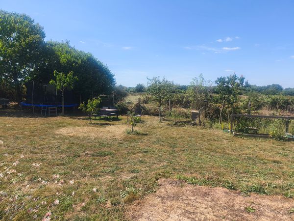 Chambre privée dans ancienne maison en pierre, au coeur de la ville. Parc et plages proches