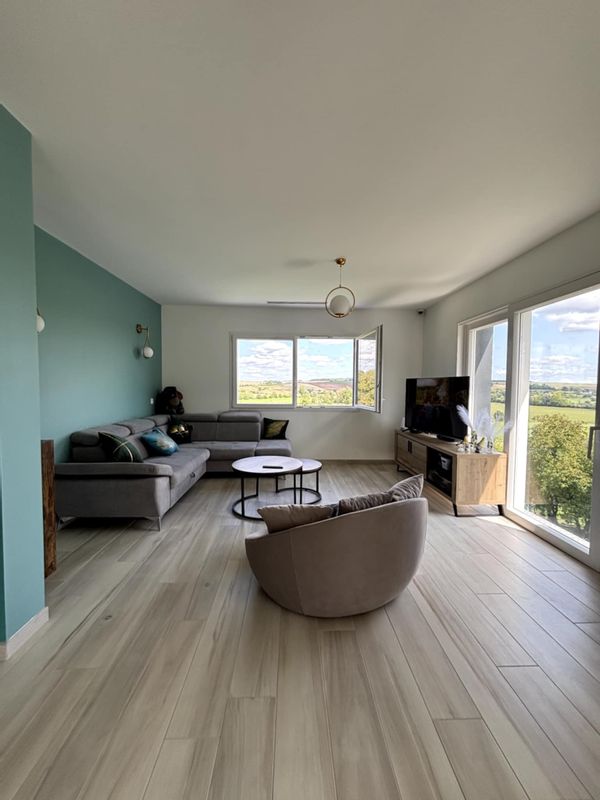 Maison de 100 m², située dans le charmant petit village, adaptés le bien aux exigence PMR