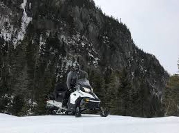 Saint-Raymond, votre destination motoneige, situé a moins de 30 minutes de la ville de Québec!