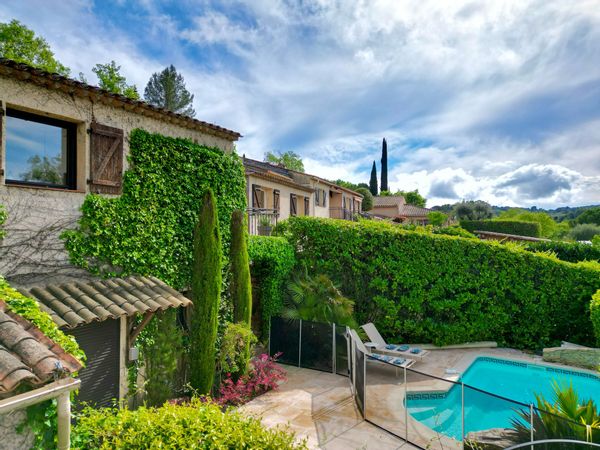 Villa Adeona – Villa contemporaine près d’Antibes, Cannes et Nice