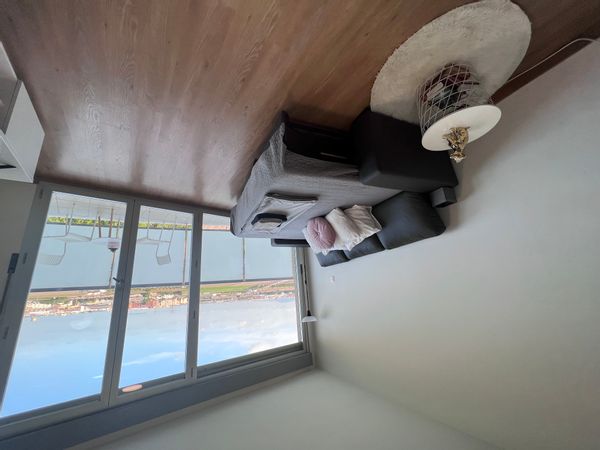 Es un piso con muy buena ubicación, a 10 minutos de la playa,del centro donde se celebran las fallas