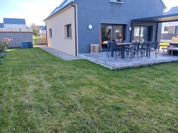 Maison familiale : 6 chambres, Spa, billard, salle de sport, proche plages, activités et commerces.