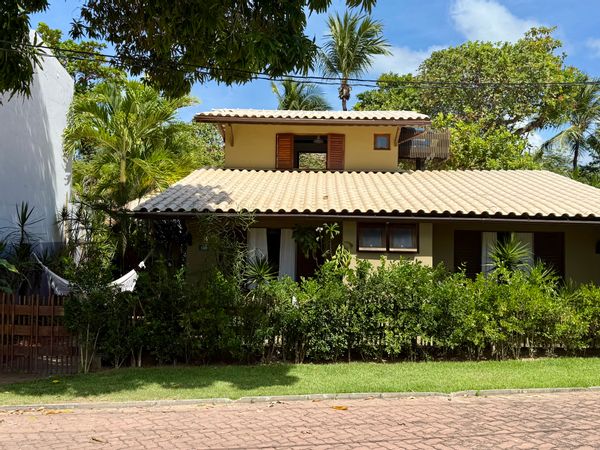 Casa Sol - casa charmosa na beira da praia (60m), pertinho da Vila da Praia do Forte (200m)