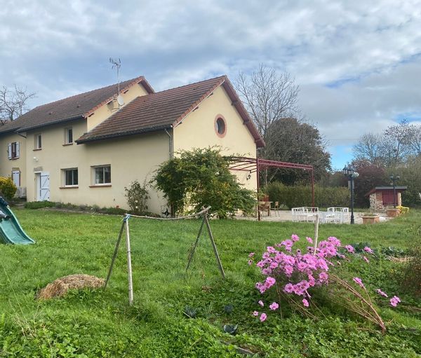 Maison de charme au cœur de la montagne Bourbonnaise