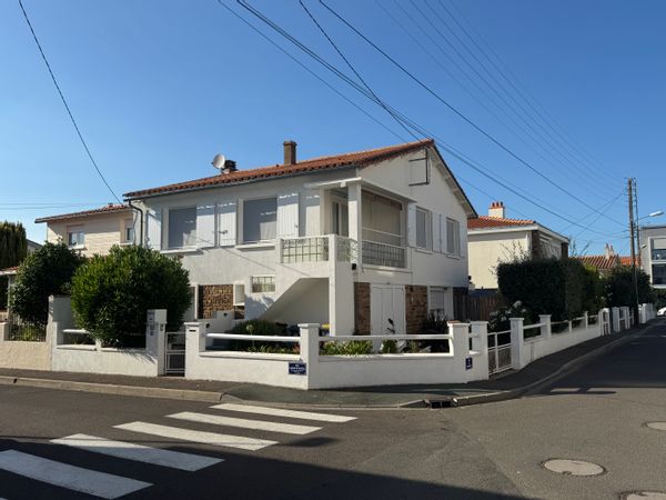 French house near atlantic ocean