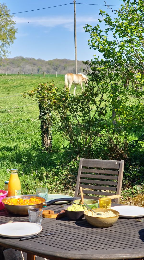 Maisonnette dans une ferme, au cœur de la forêt