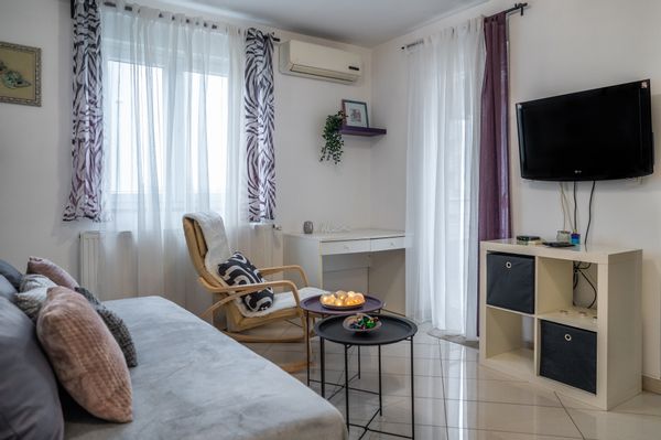 Avi's flat - 10 minutes walk from the amphiteatre Arena