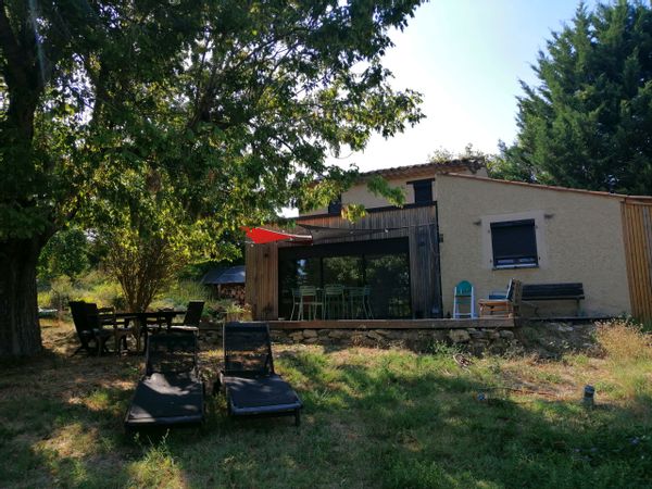 Maison 2 à 3 chambres, au calme, à la campagne, pays de Forcalquier.