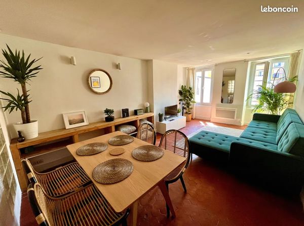 Charming fully-equipped flat in a quiet building of the centre of Marseille
