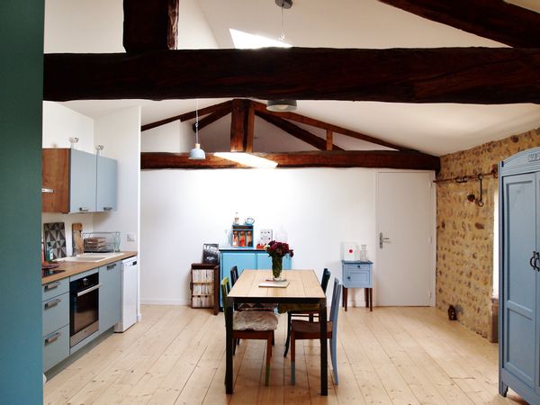 Appartement à l'étage de notre maison familiale, avec cour et jardin