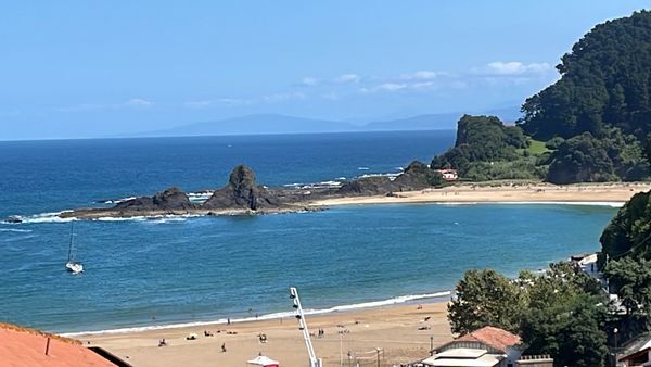 Appartement d'Edurne et Urki. 3 chambres au bord de la mer