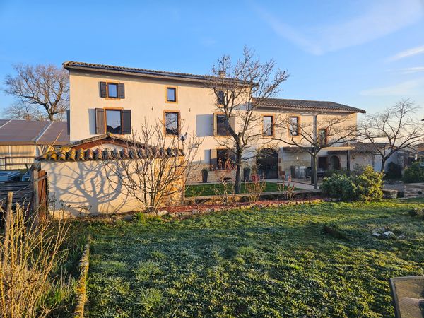 Ferme rénovée 4 chambres Pierres Dorées Beaujolais 20 km de Lyon