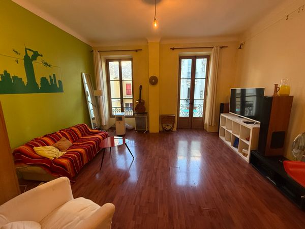 Colorfull apartment in the city center of Nice nearby the train station and main street