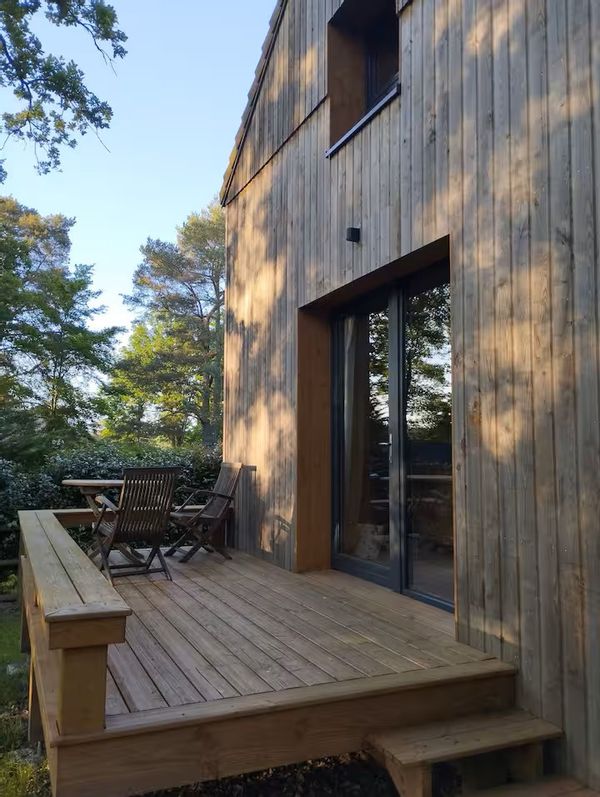 Studio duplex de Thomas / Luisa en bois massif sur pilotis, sous les chênes proche forêt.