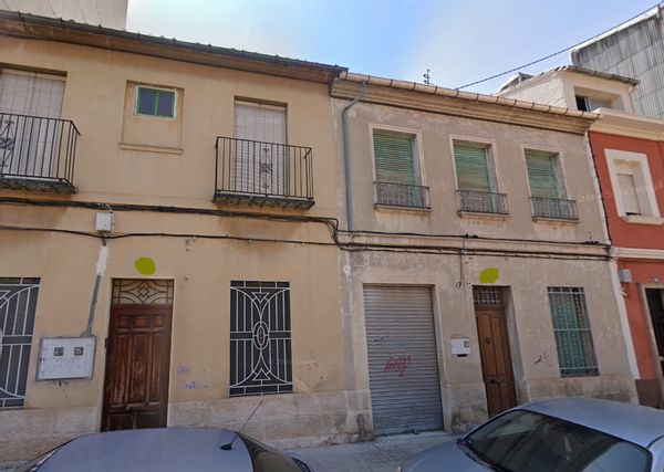 Casa acogedora, cerca del centro de la ciudad y de la montaña alcoyana.