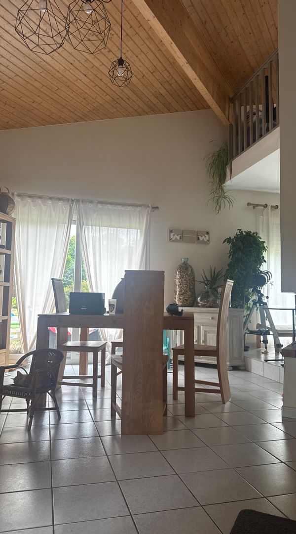 Belle maison avec piscine au calme dans un village  à la campagne