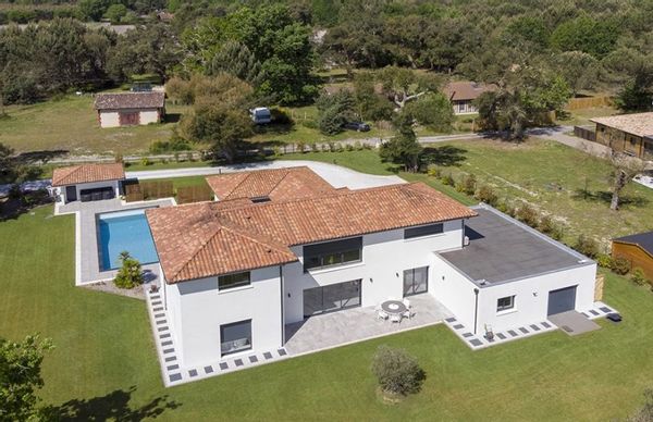 La maison de Fanny est grande et beaucoup plaisante