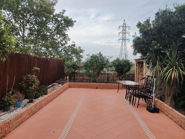 Adosado apto para familias en urbanización tranquila con piscina