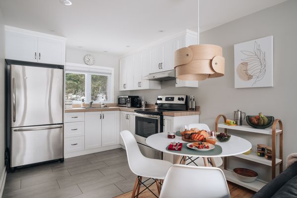 Chalet équipé pour deux, bord du lac en forêt. Nous accueillons uniquement en échange de GuestPoints