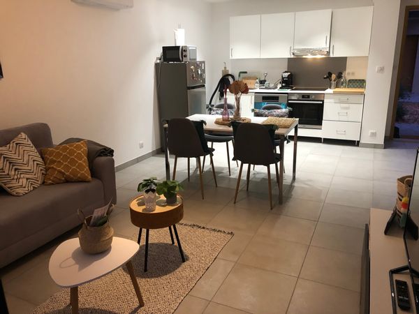 Appartement avec jardin au calme dans un charmant village Corse près de la plage de Cupabia.