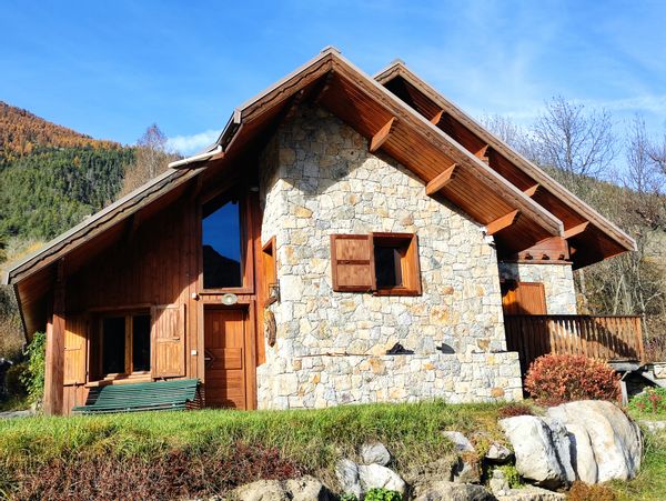 Belle villa récente en banlieue sud de Briançon