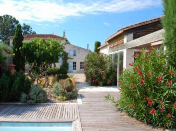 Un gîte dans un écrin de verdure à Saintes