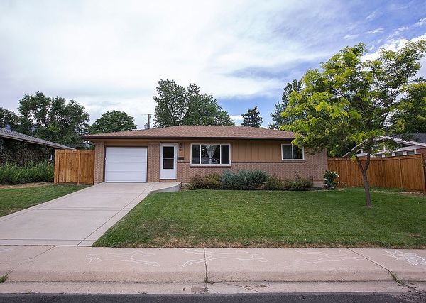 Family-friendly home in Boulder neighborhood, close to Mountains"