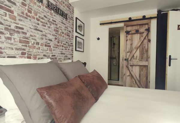 Appartement ambiance véhicules anciens à côté de Compiègne