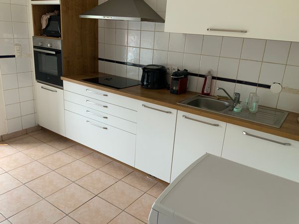 Appartement 4 chambres, proche de toutes commandités.