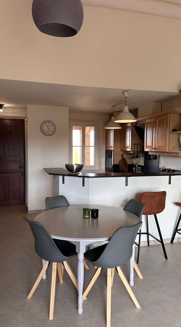 Appartement entièrement rénové en 2024, climatisé dans le sud de la France en Provence.