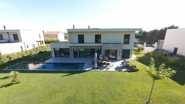 Grande maison dans un écrin de verdure et à 15 minutes de Lyon.