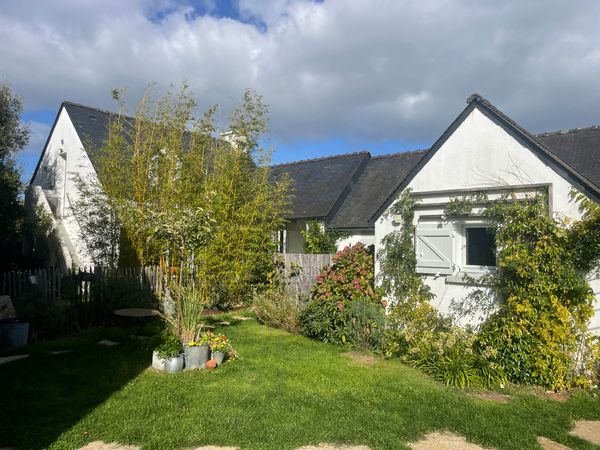 Maison proche de la mer dans un écrin de verdure