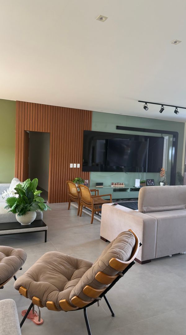 Conforto e lazer no Lago do Manso, casa com 4 suites, hidromassagem, piscina e vista deslumbrante.