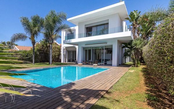 Luxurious Villa in Bouznika Bay Golf – Peaceful Retreat by the Beach
