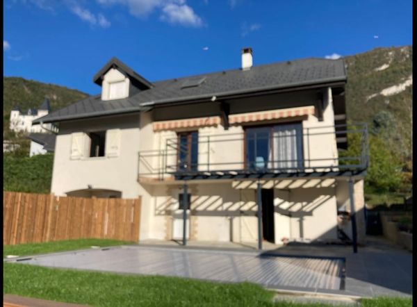 Maison au calme en Savoie entre lacs et montagnes, proche de Chambéry.