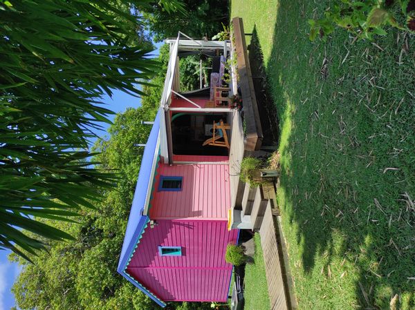 Bungalow en bois coloré