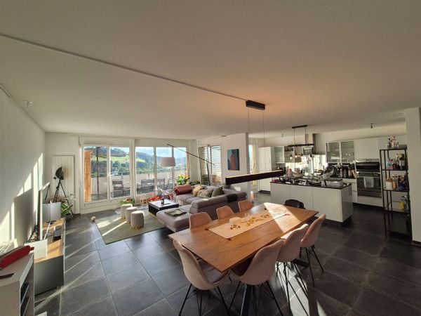 Appartement spacieux en attique pour 6-8 personnes à côté de Berne