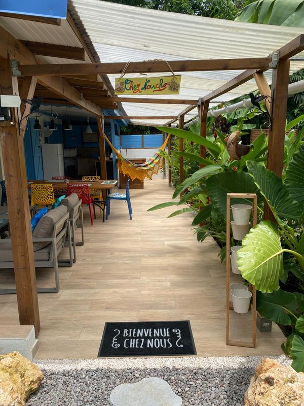 Bas de Maison, complètement indépendant et sans vis-à-vis, Niché dans un écrin de verdure tropicale