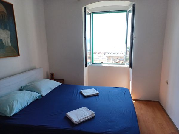 Amazing view  Family apartment, quiet.  Free parking  20 minutes walk to the closest beach.