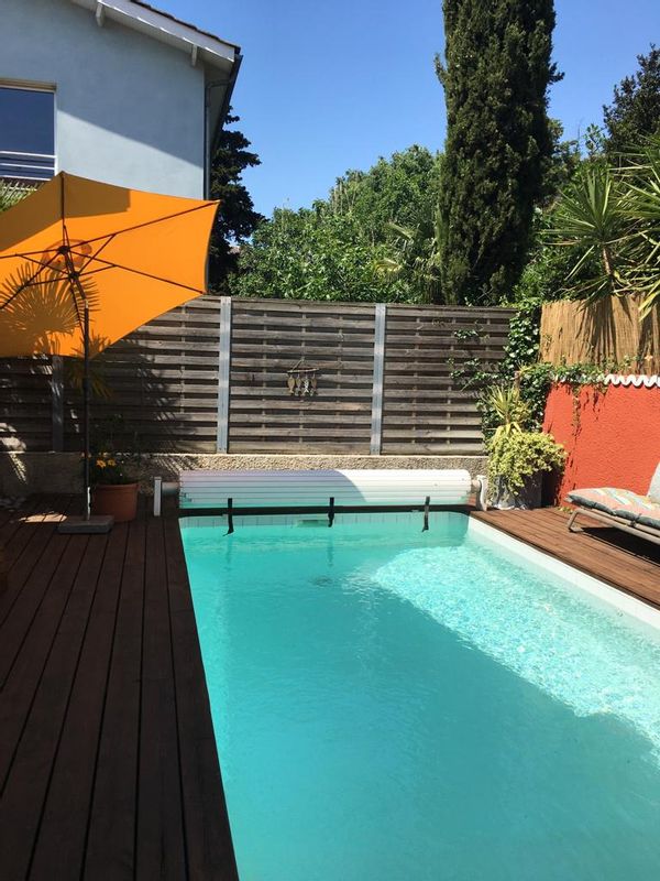 Maison au calme avec piscine et jardin à proximité de Bordeaux