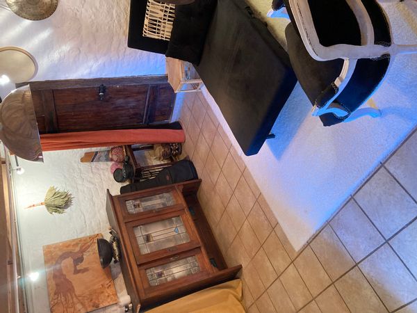 ferme rustique de 1730 a l'allure de musée vous fera voyager par son originalité biscornue.