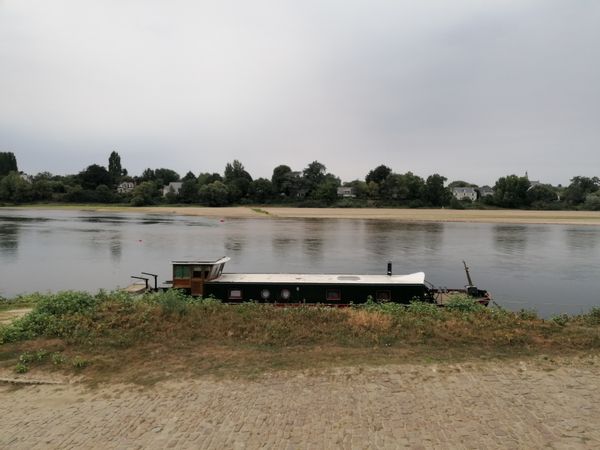 La maison de Patrice Petit nid dans un charmant hameau à 50 m de la Loire, région angevine.