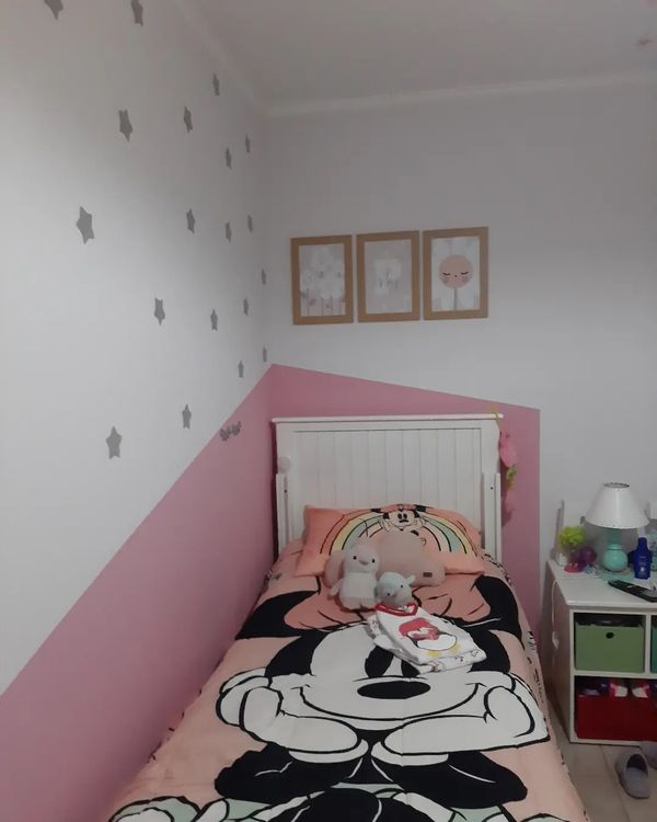 Casa de 2 dormitorios, céntrico. Con lugares de compras muy cercanos.