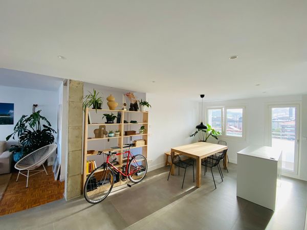 Piso alto con vistas al mar y a la montaña, ubicado a 350m de la playa en Zarautz.