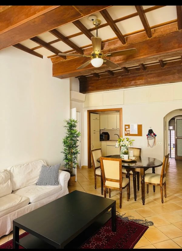 Cozy 2-bed, 2-bath flat in Trastevere/Rome, small kitchen, 2nd floor, no elevator