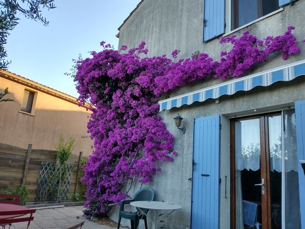 La maison de Sylvie est dans une résidence calme et sécurisée.