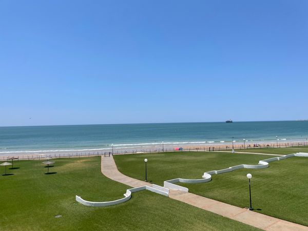 Apartamento con espectaculares vistas al mar a pie de playa