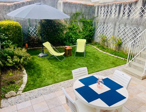 A 50 mètres de la grande plage en hyper centre : Maison en rez-de-jardin au calme